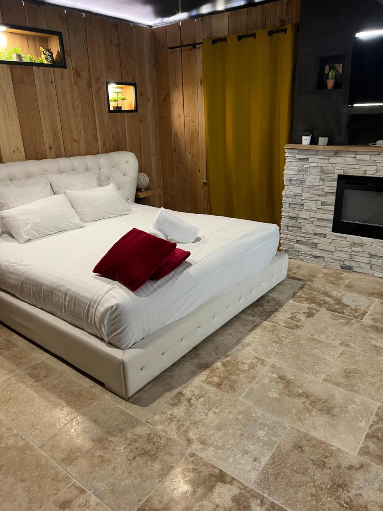 Le Lodge Des Charmes 5 Etoiles Leves Экстерьер фото
